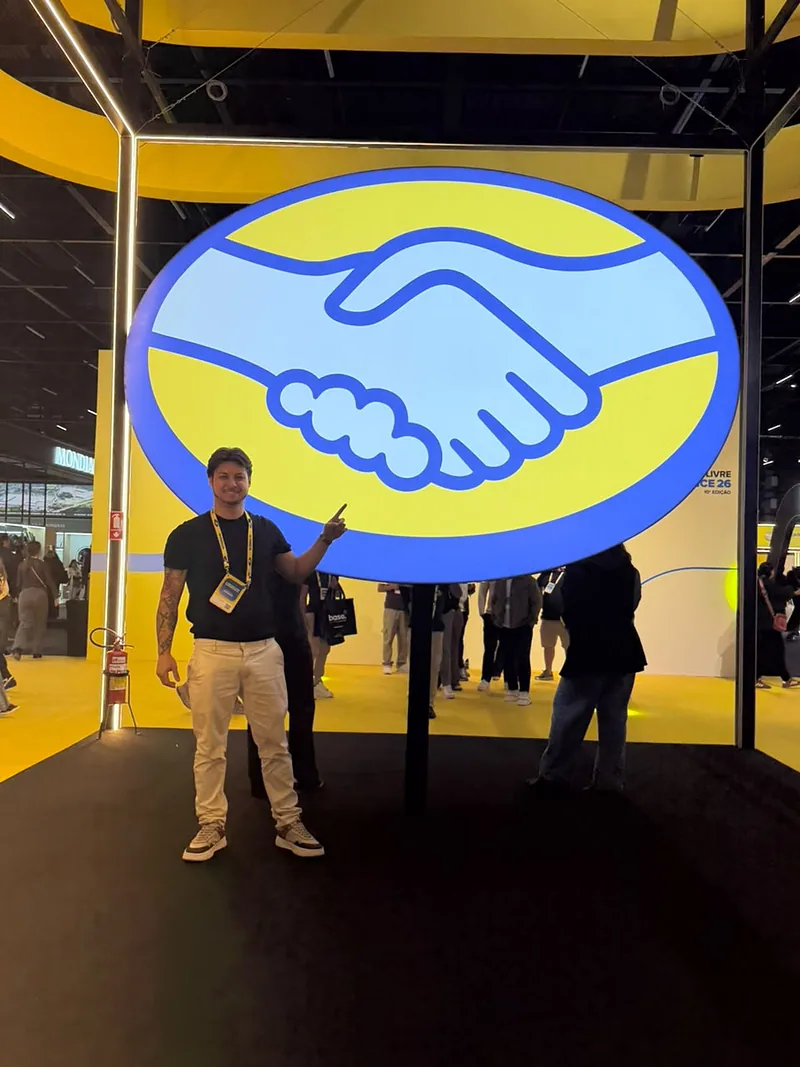 Lucas Messias em um evento do Mercado Livre